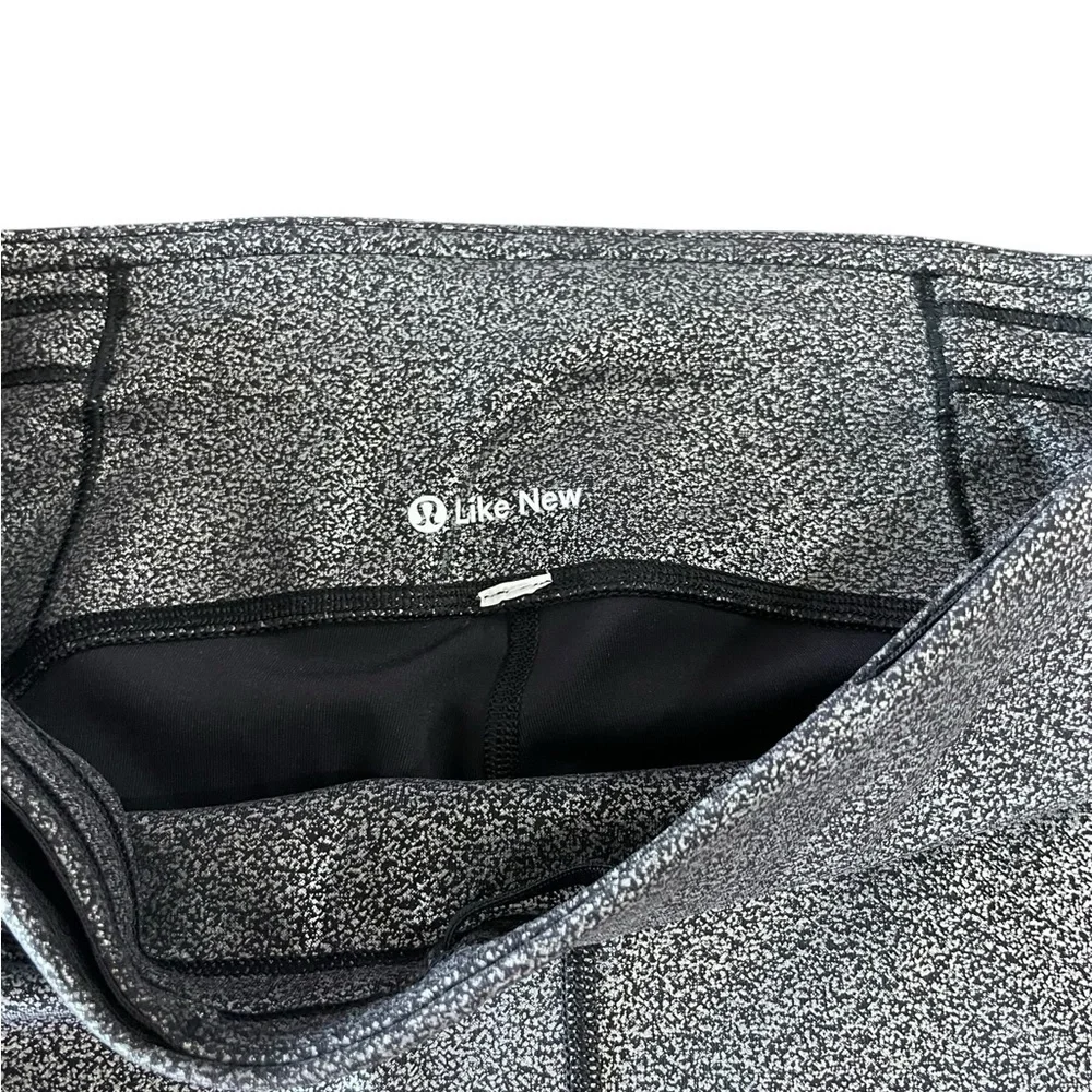 Lululemon Speed Up Tight Foil 28 Size 6